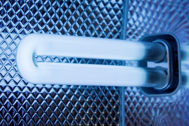 a blue UV light air purifier bulb
